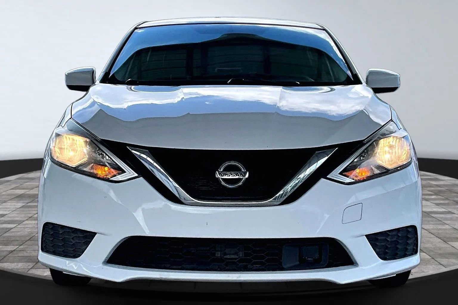 Used 2019 Nissan Sentra SV FWD image 2