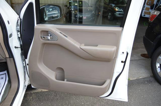 Used 2013 Nissan Frontier SV AWD/4WD image 28