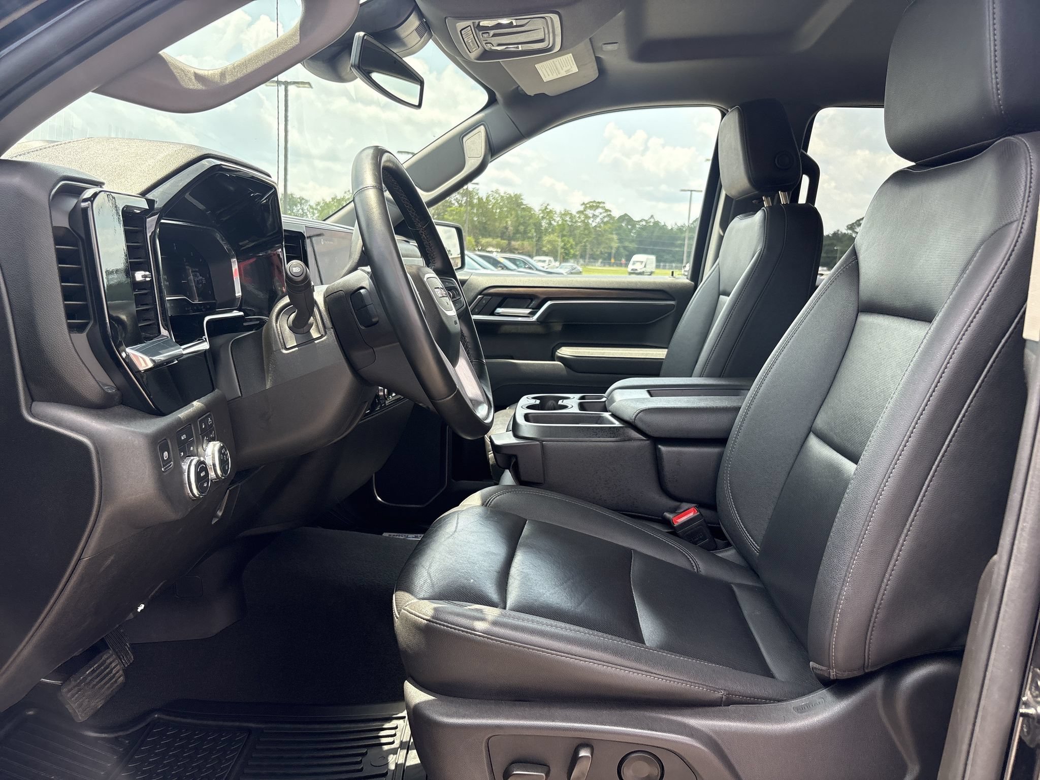 Used 2025 GMC Sierra 1500 SLT AWD/4WD image 9