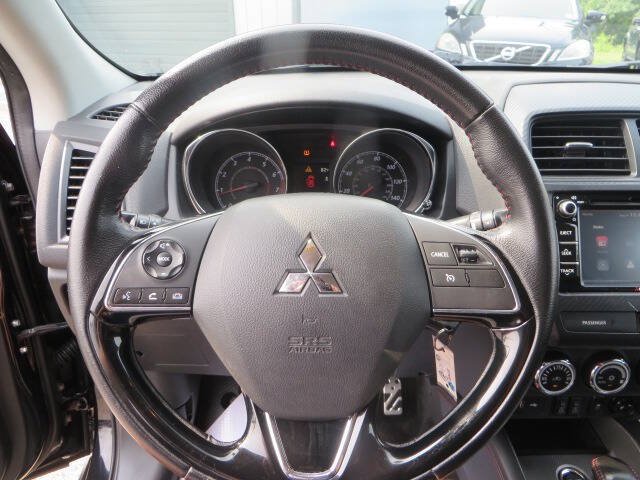 Used 2018 Mitsubishi Outlander Sport ES AWD/4WD image 18