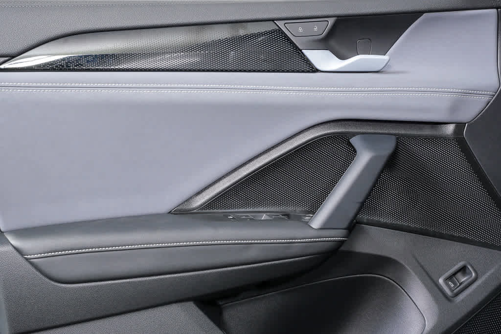 New 2026 Volkswagen Tiguan SE R-Line FWD image 6