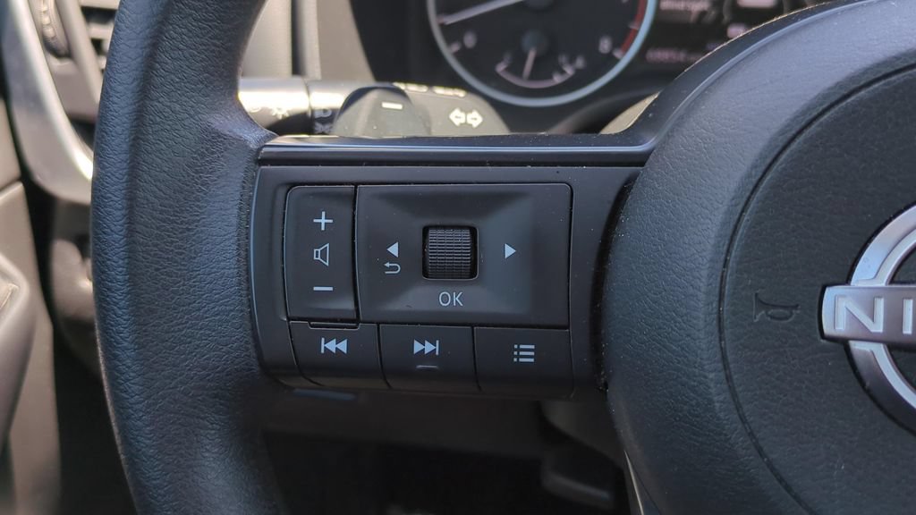 Used 2024 Nissan Rogue S AWD/4WD image 19