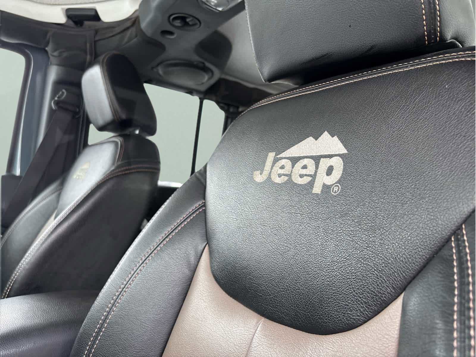 Used 2014 Jeep Wrangler Unlimited Rubicon w/ Connectivity Group image 30