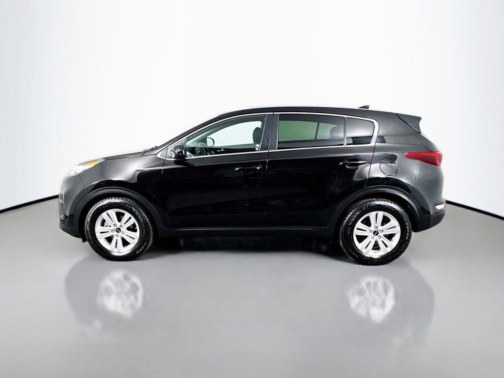 Used 2017 Kia Sportage LX image 2