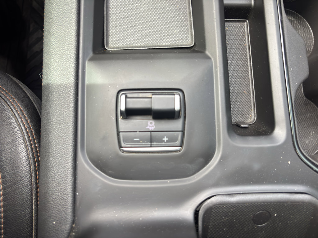 Used 2024 GMC Sierra 3500 AT4 w/ AT4 Preferred Package image 21