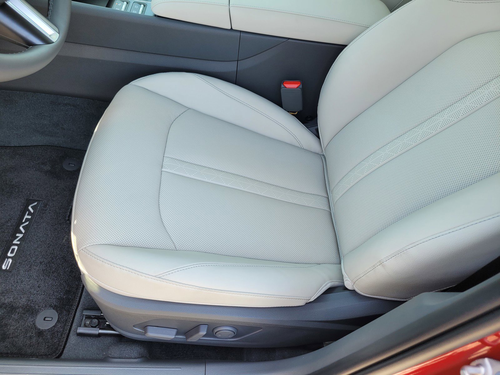 New 2025 Hyundai Sonata Limited image 14