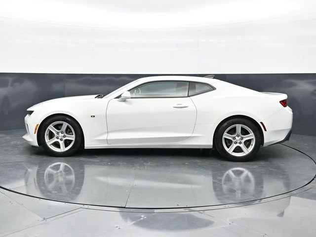 Used 2017 Chevrolet Camaro LT w/ Technology Package RWD image 4