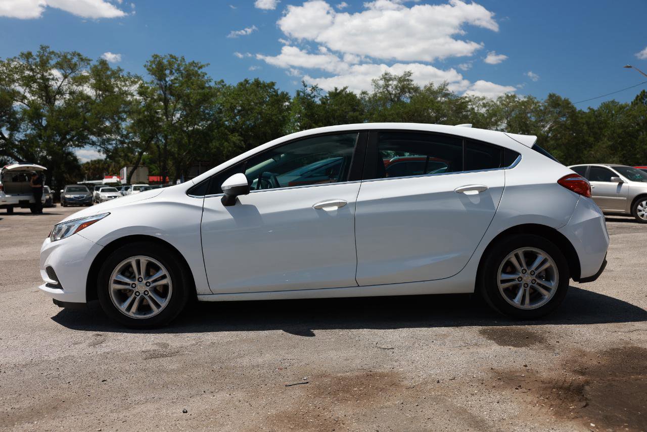 Used 2018 Chevrolet Cruze LT image 3