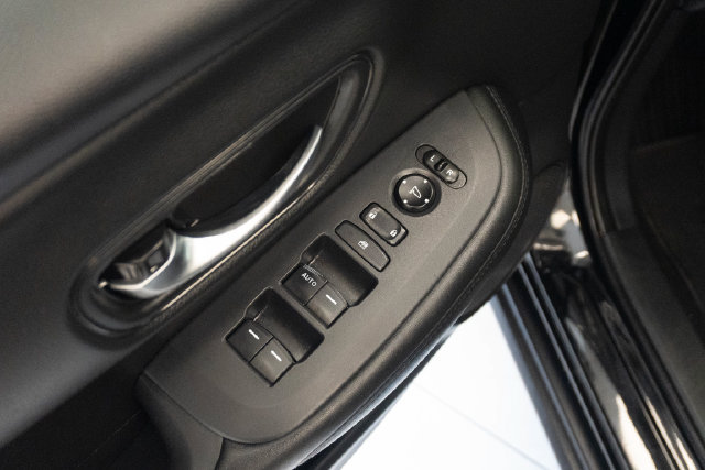 Certified 2025 Honda HR-V LX image 4
