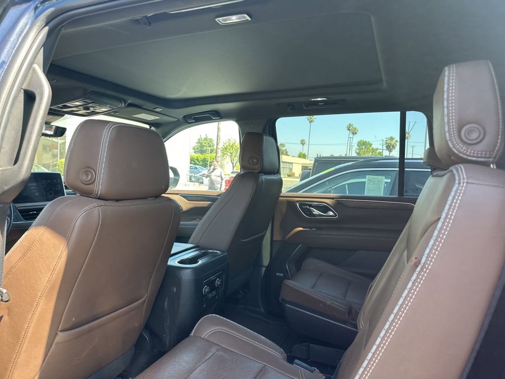 Used 2023 Chevrolet Suburban High Country AWD/4WD image 8
