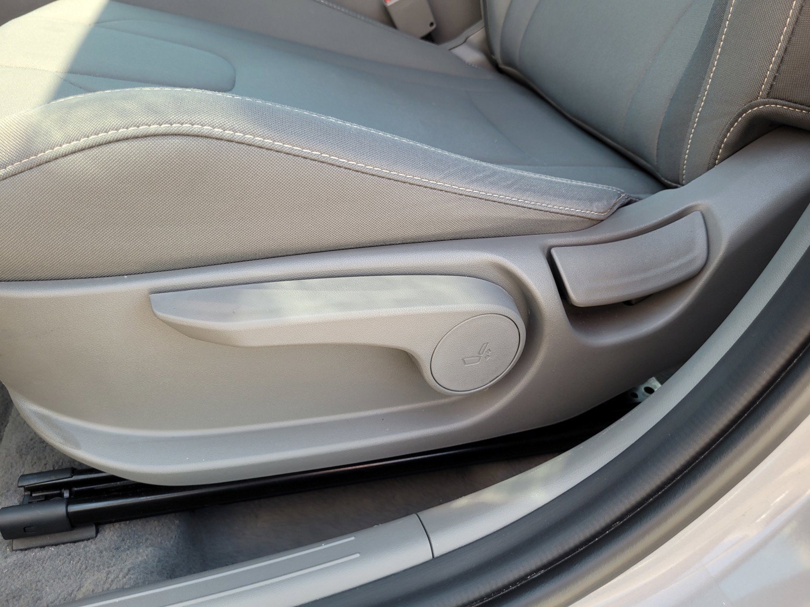 Used 2025 Hyundai Elantra SEL FWD image 12