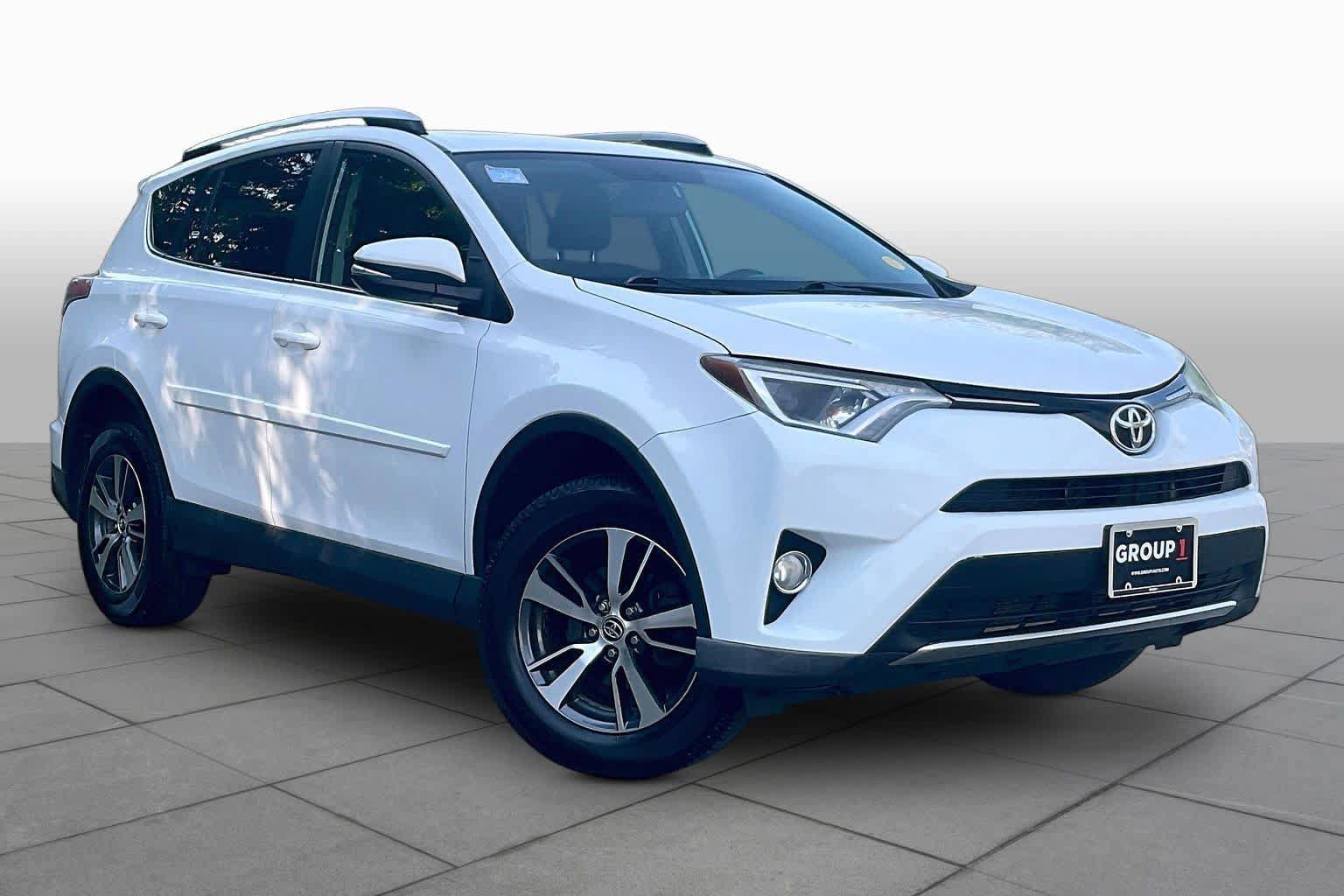 Used 2016 Toyota RAV4 XLE AWD/4WD image 2