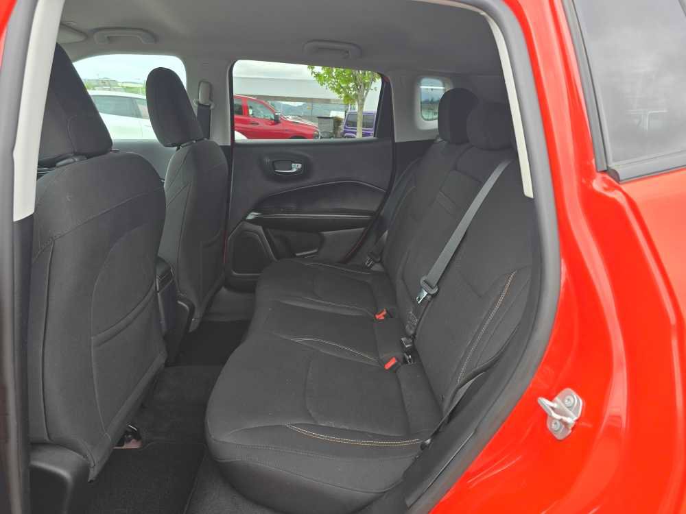 Used 2018 Jeep Compass Sport AWD/4WD image 17