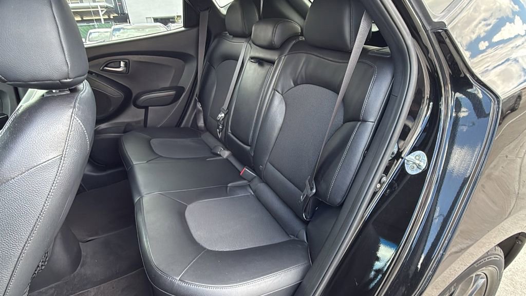 Used 2015 Hyundai Tucson GLS w/ Option Group 02 FWD image 24