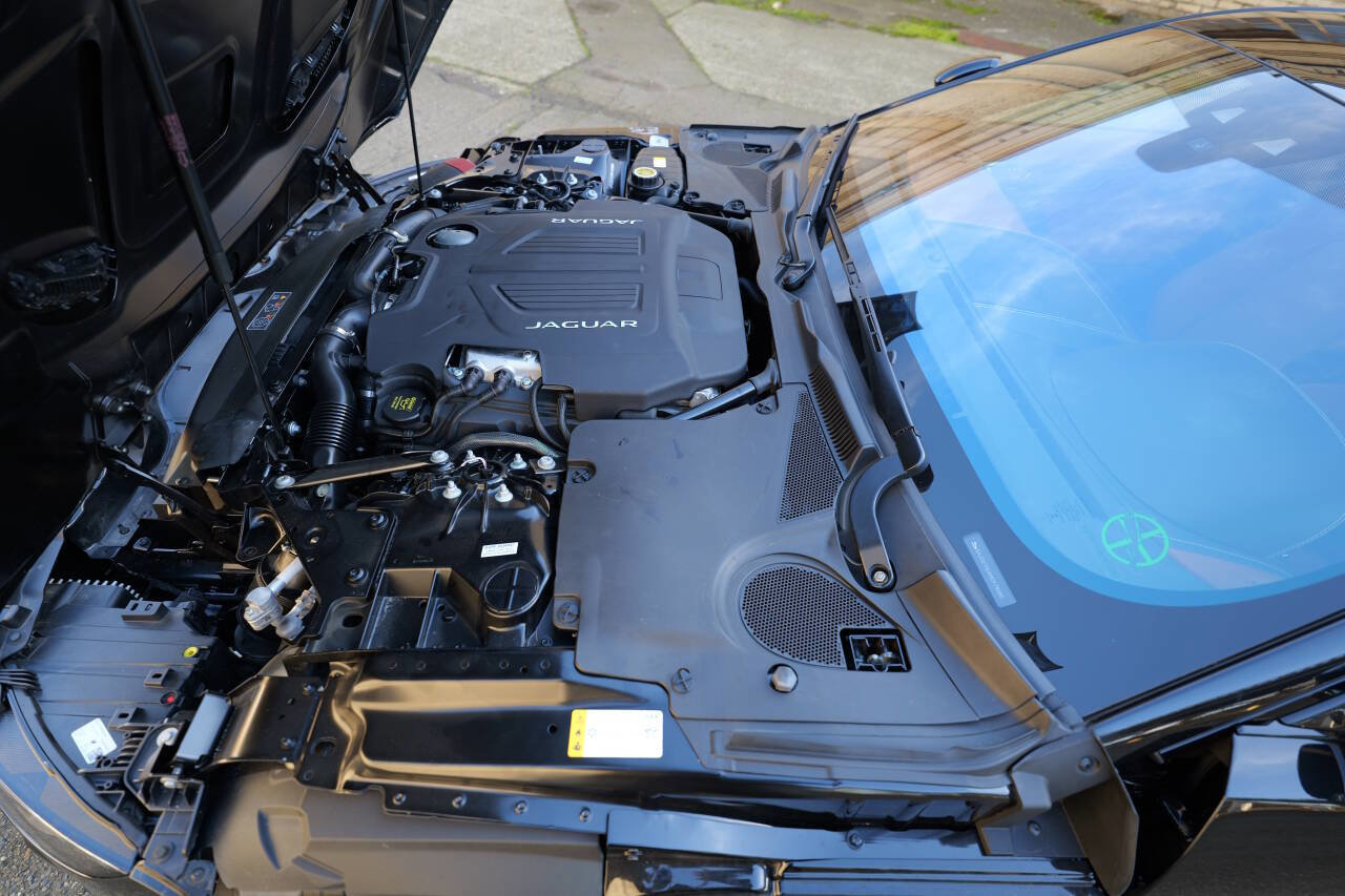 Used 2021 Jaguar F-TYPE R image 98