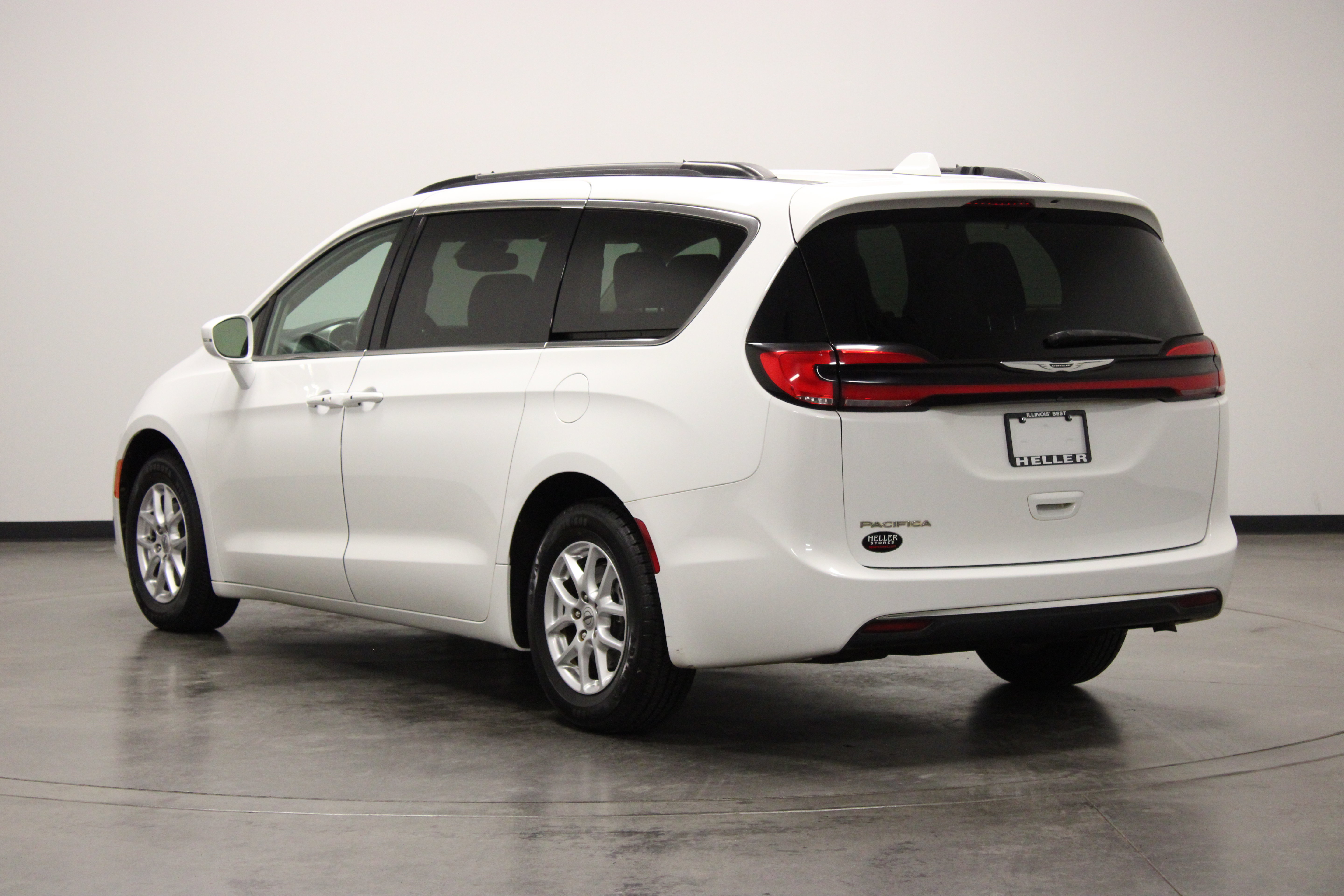 Used 2022 Chrysler Pacifica Touring-L FWD image 6