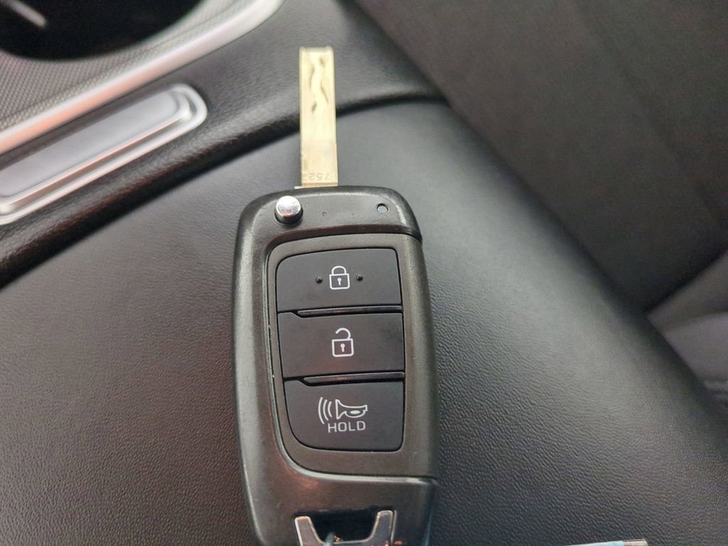 Certified 2023 Hyundai Santa Fe SE FWD image 37
