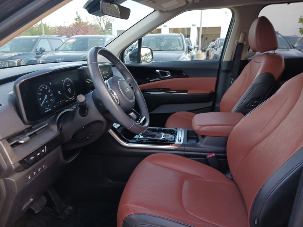 Used 2024 Kia Carnival SX FWD image 2