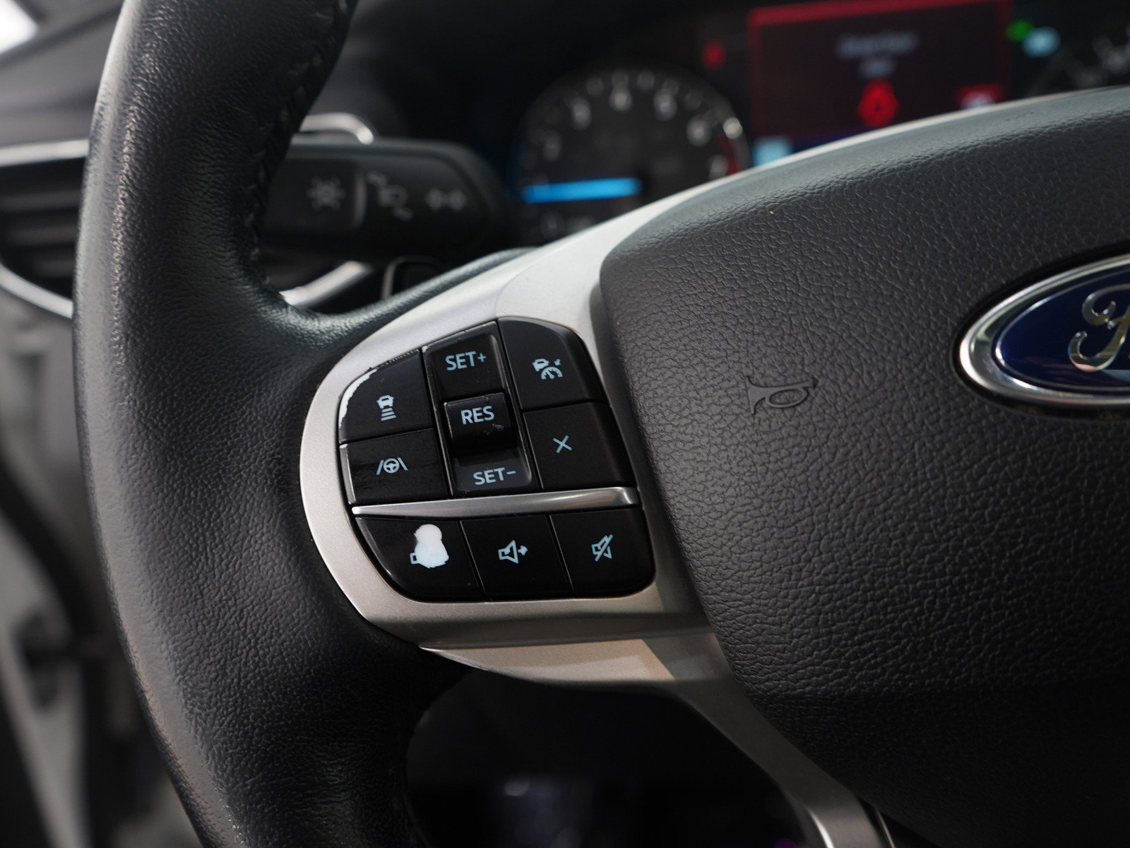 Used 2021 Ford Explorer Limited image 32