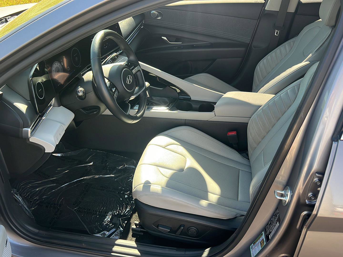 Used 2025 Hyundai Elantra Limited image 9