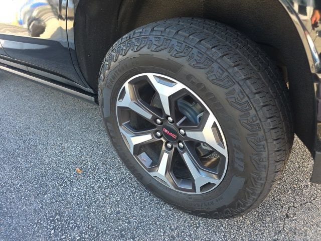 Used 2025 GMC Yukon AT4 Ultimate AWD/4WD image 10