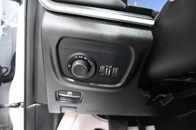 Used 2023 Jeep Grand Cherokee Laredo w/ Luxury Tech Group I AWD/4WD image 26