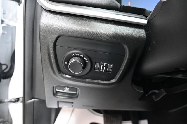 Used 2023 Jeep Grand Cherokee Laredo w/ Luxury Tech Group I AWD/4WD image 26