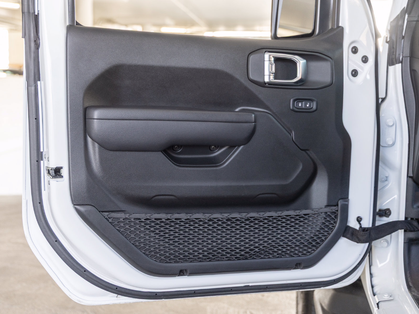 Used 2025 Jeep Wrangler Unlimited Sport AWD/4WD image 15