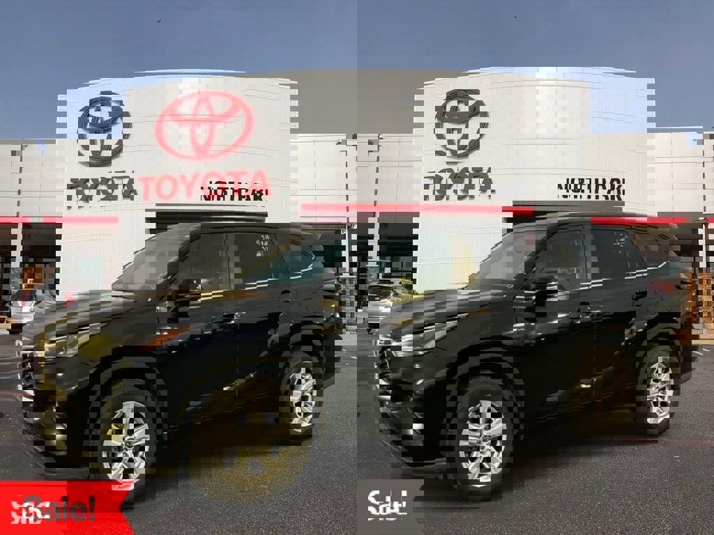 Used 2025 Toyota Highlander LE image 1