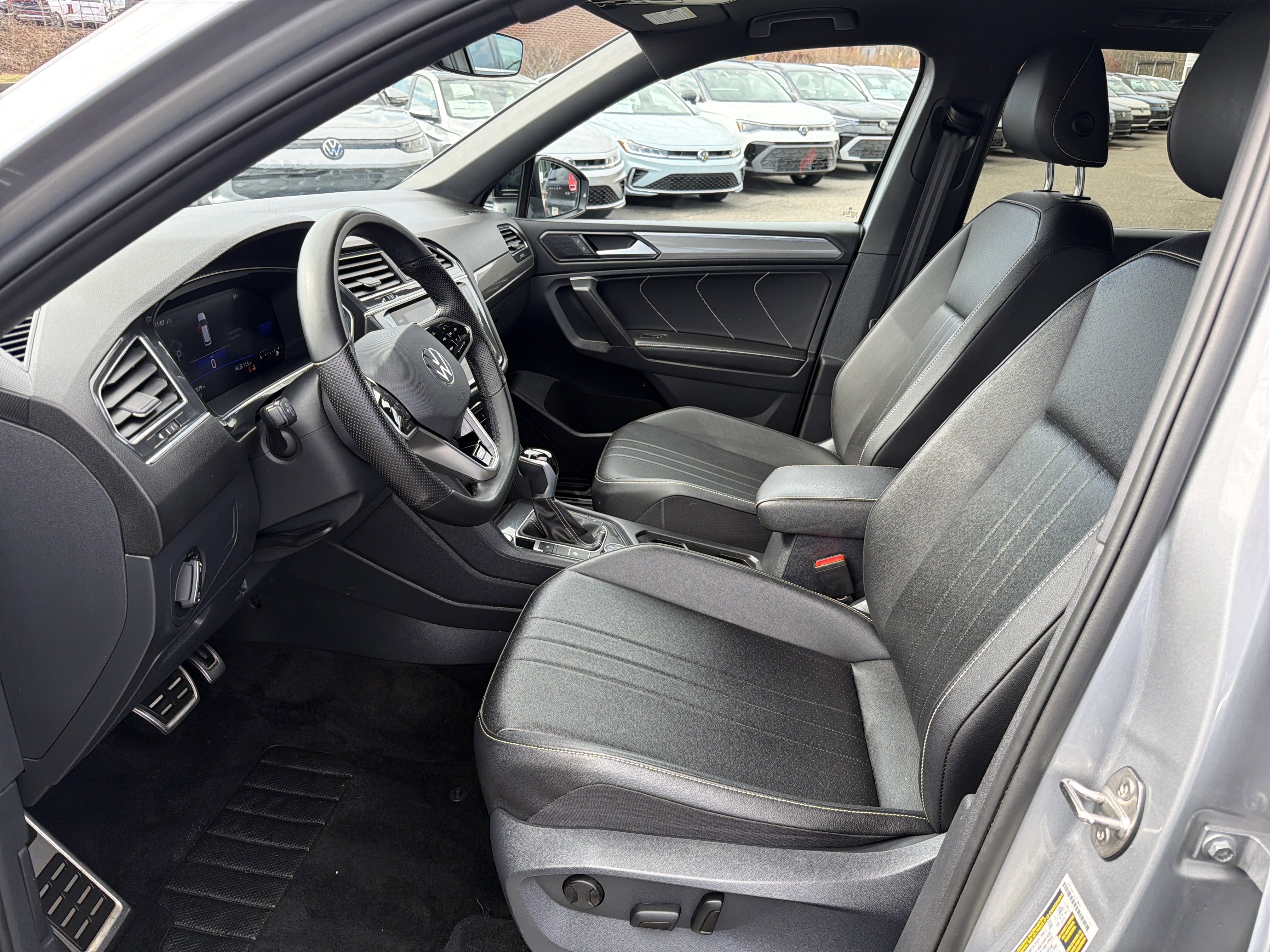 Certified 2024 Volkswagen Tiguan SE R-Line AWD/4WD image 4