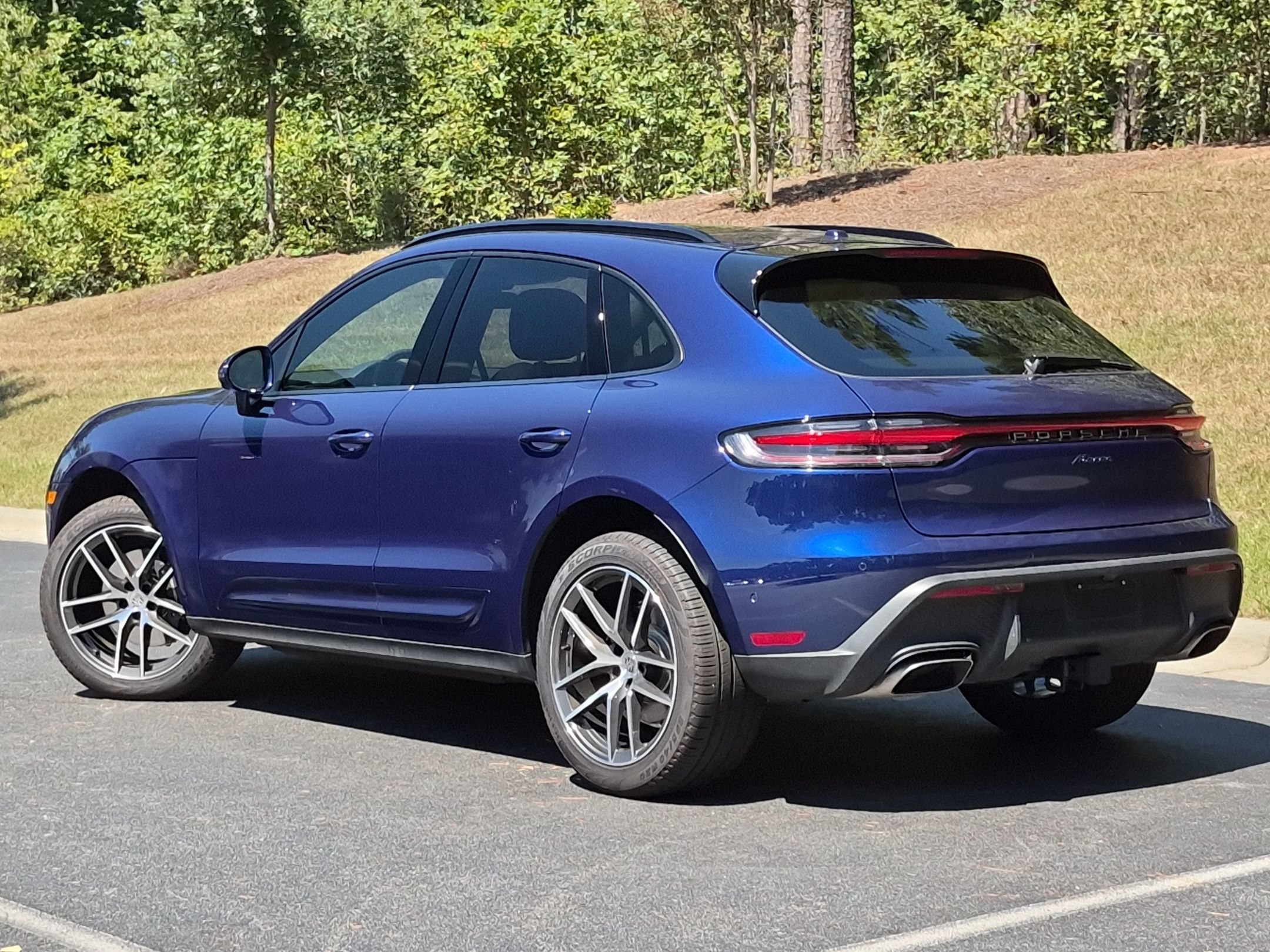 Certified 2026 Porsche Macan AWD/4WD image 3