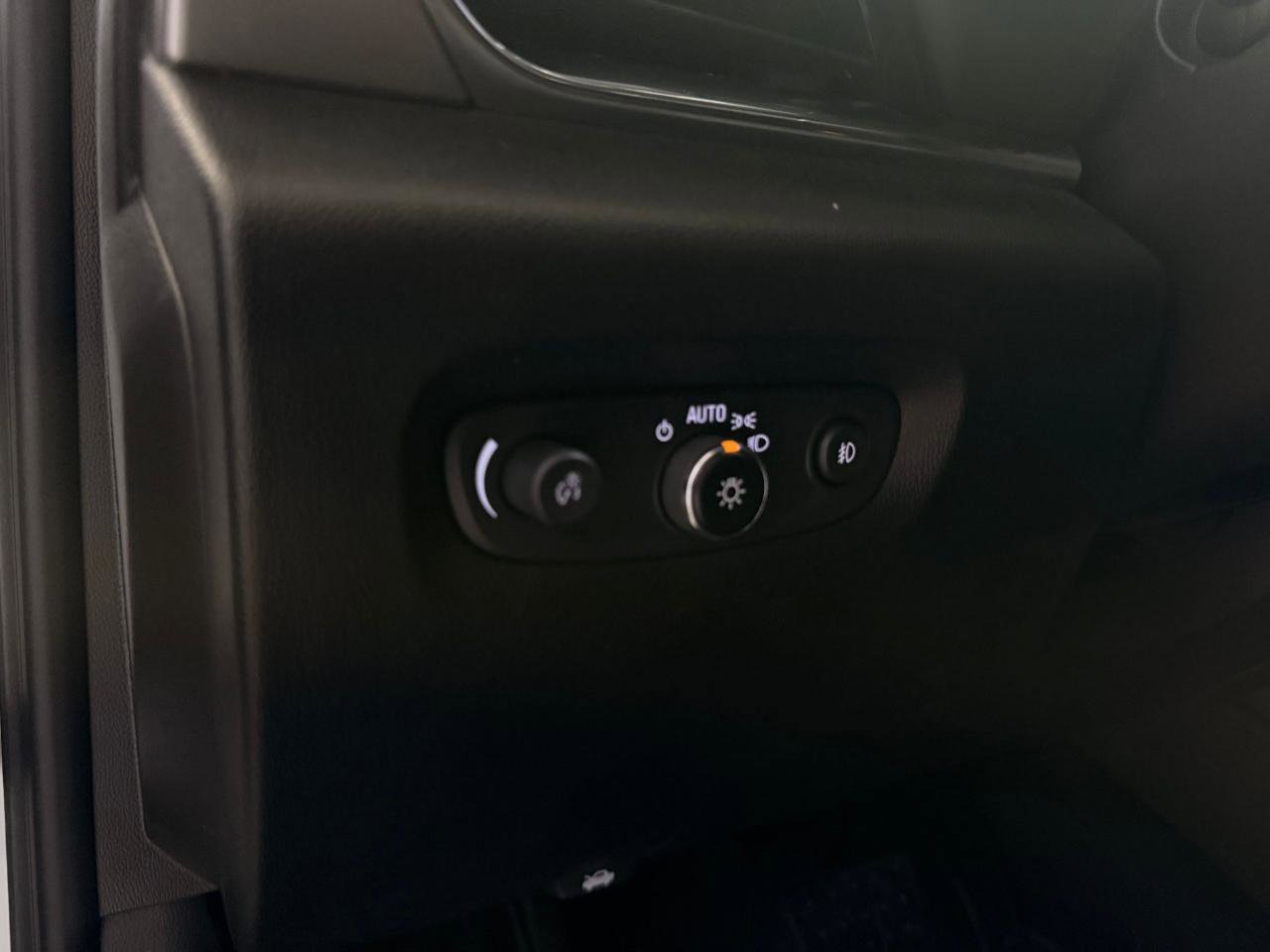 Used 2020 Chevrolet Traverse LT w/ Driver Confidence II Package image 35