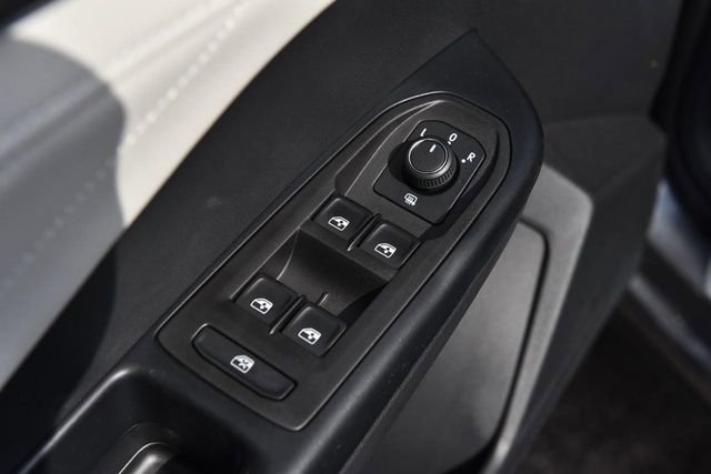 New 2025 Volkswagen Taos SEL image 8