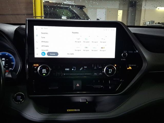 Used 2023 Toyota Highlander Platinum image 16