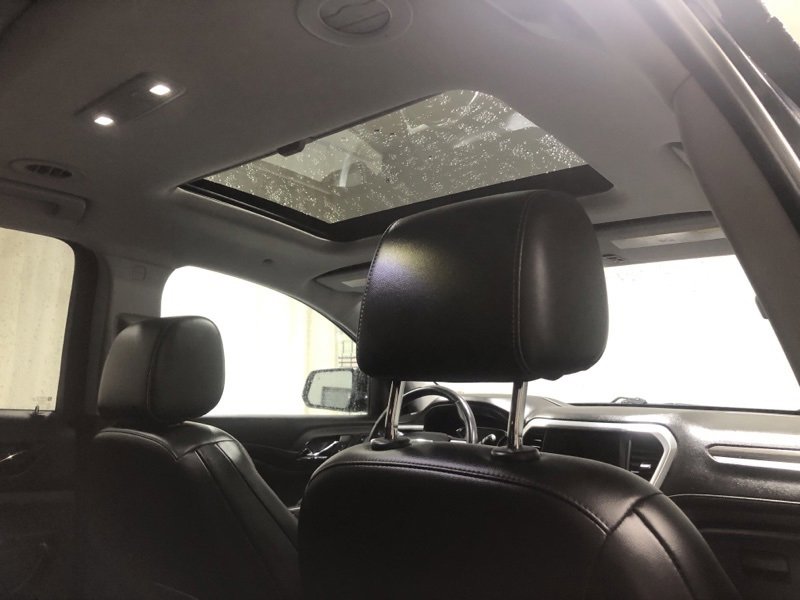 Used 2021 GMC Acadia SLT w/ Elevation Edition image 14