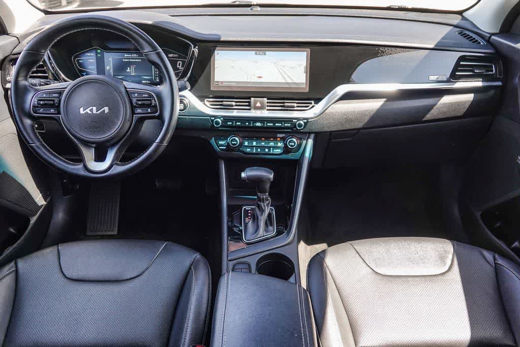 Certified 2022 Kia Niro Touring Special Edition FWD image 11