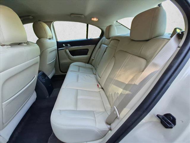 Used 2014 Lincoln MKS w/ Equipment Group 101A FWD image 19