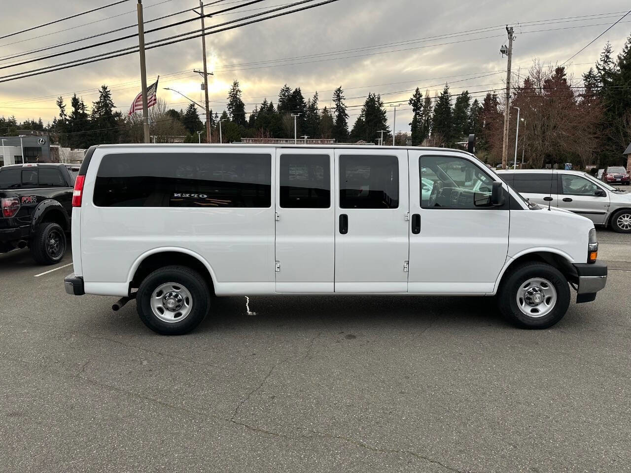 Used 2019 Chevrolet Express 3500 LT w/ LT Preferred Equipment Group image 8