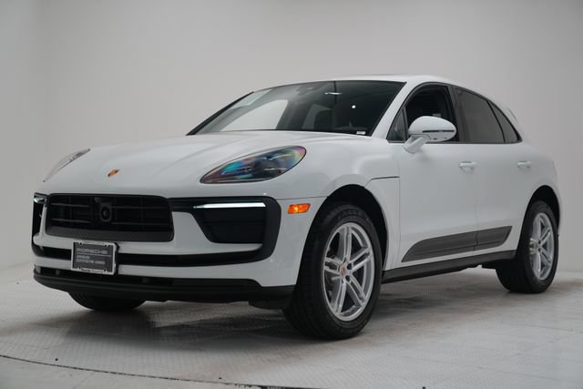 Certified 2026 Porsche Macan AWD/4WD image 5