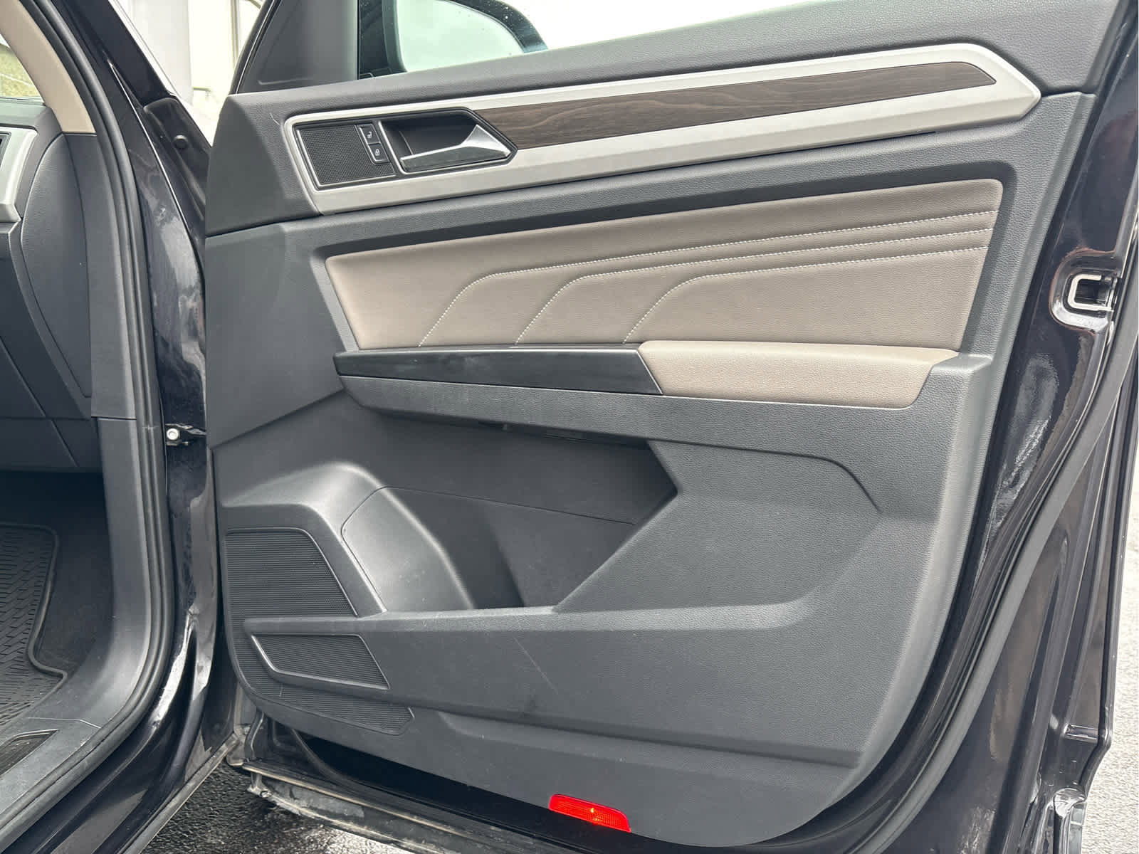 Used 2021 Volkswagen Atlas SE image 29