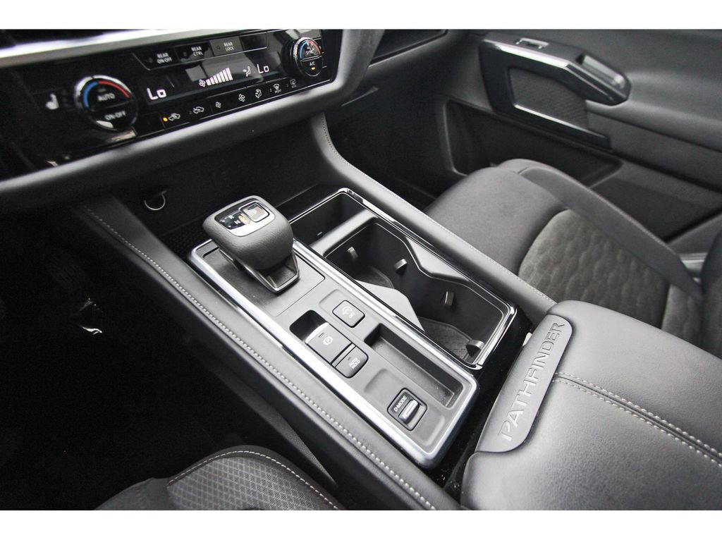 Used 2025 Nissan Pathfinder SV image 26