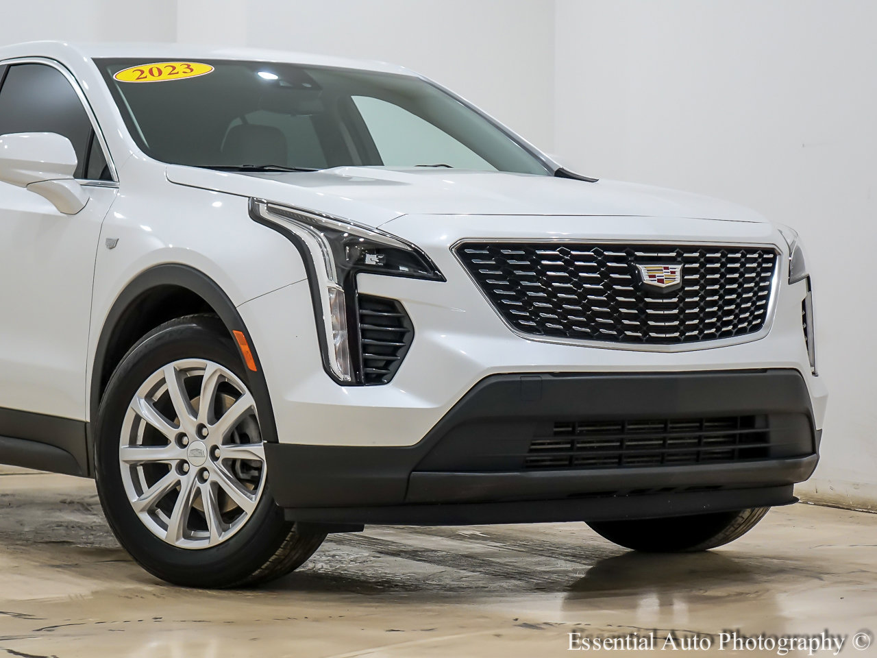 Used 2023 Cadillac XT4 Luxury image 2