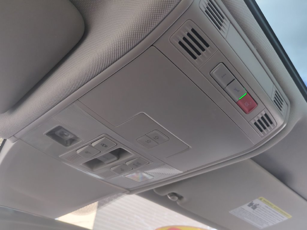 Used 2022 Volkswagen Tiguan SE w/ Panoramic Sunroof Package FWD image 26
