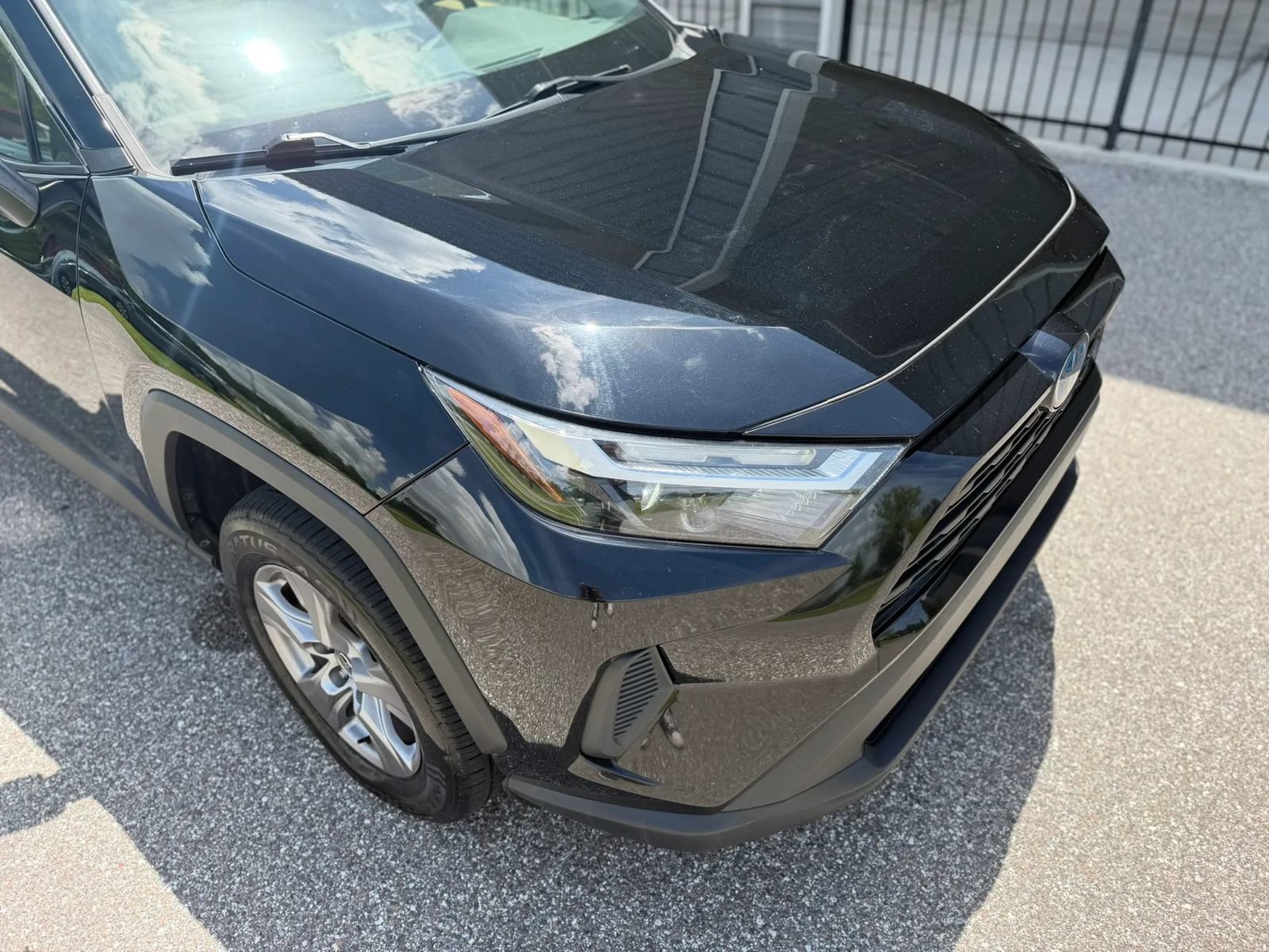 Used 2022 Toyota RAV4 XLE AWD/4WD image 2