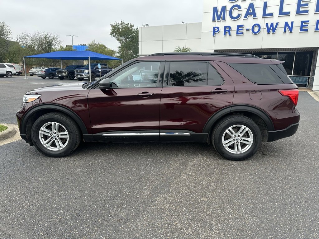 Used 2022 Ford Explorer XLT image 3