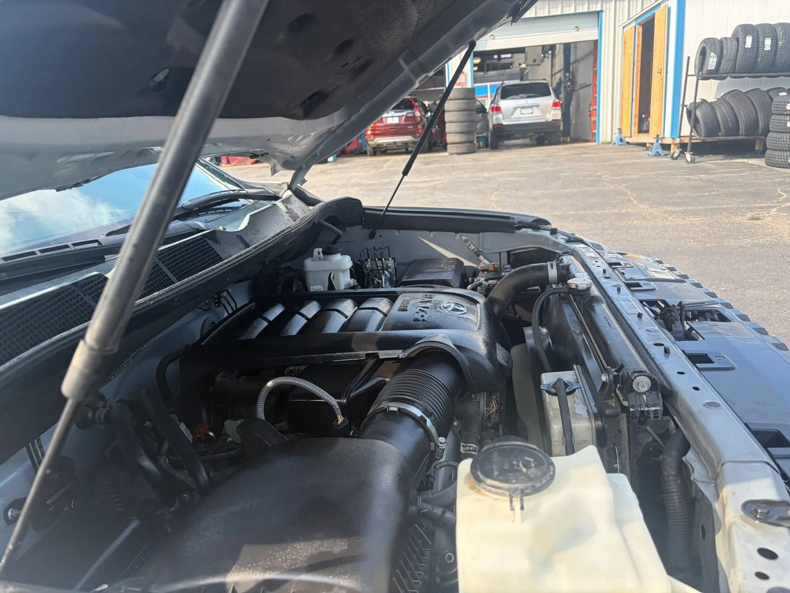 Used 2019 Toyota Tundra SR5 w/ SR5 Upgrade Package AWD/4WD image 11