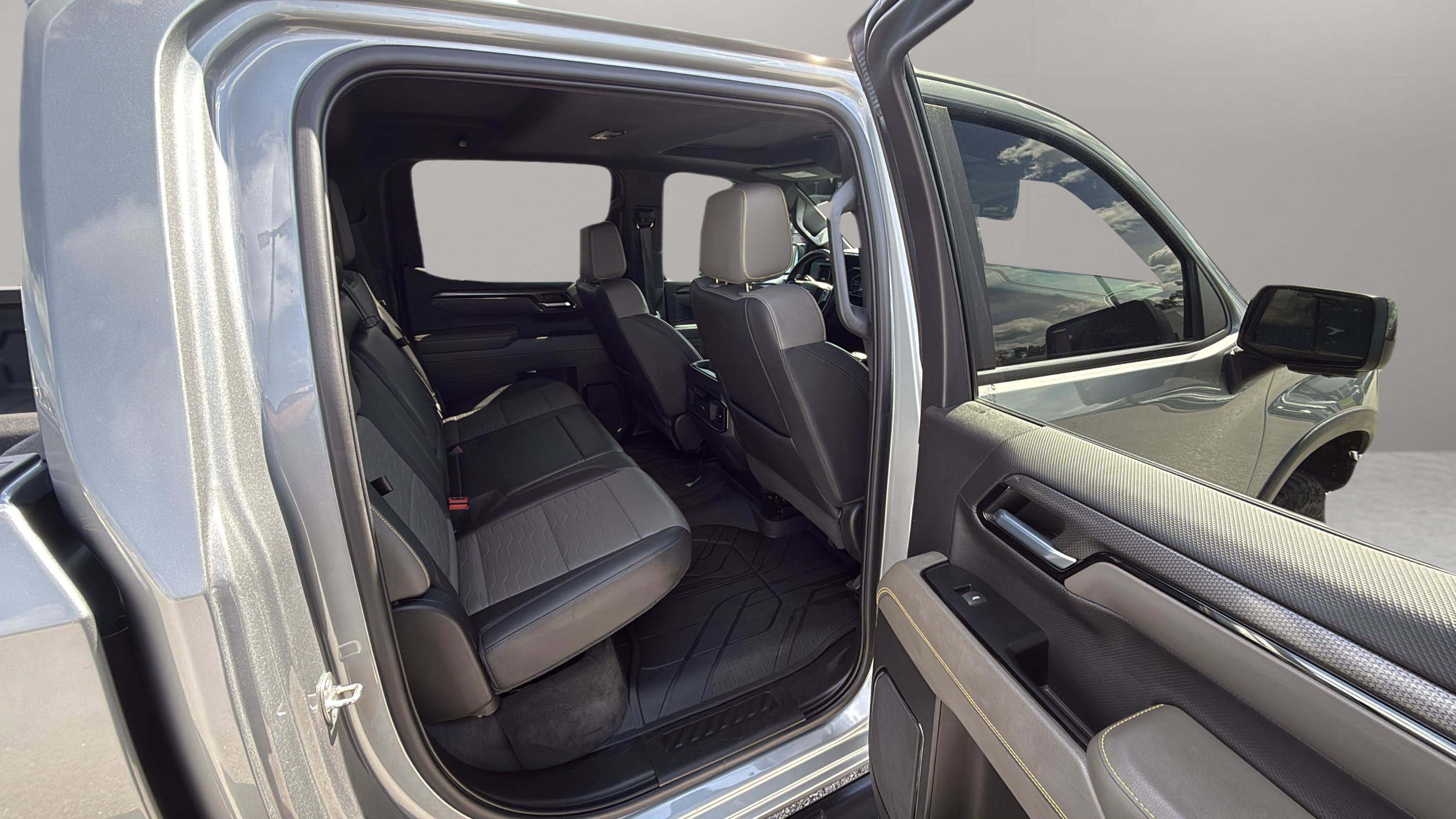 Used 2023 Chevrolet Silverado 1500 ZR2 w/ Technology Package image 19