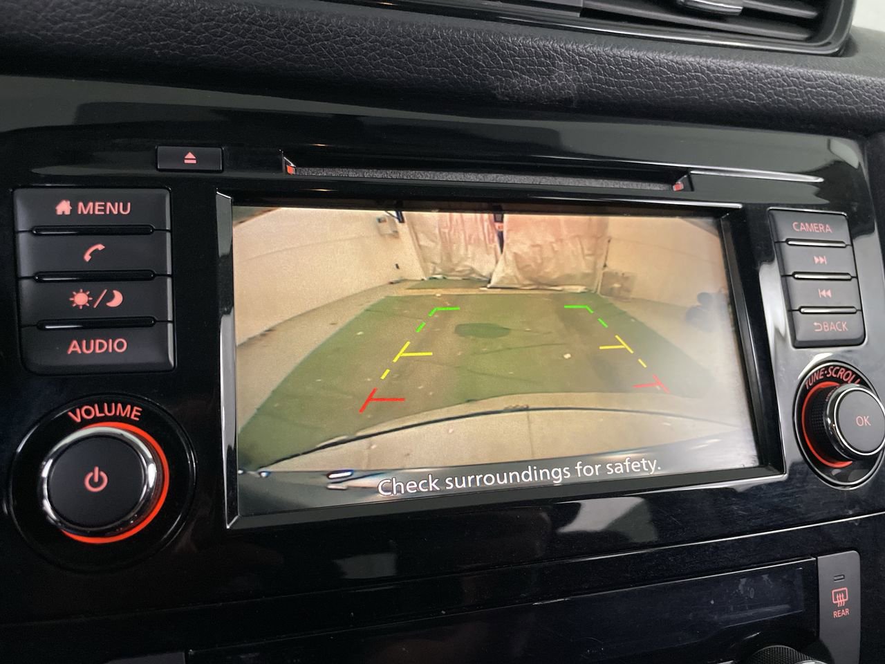 Used 2018 Nissan Rogue SV FWD image 15