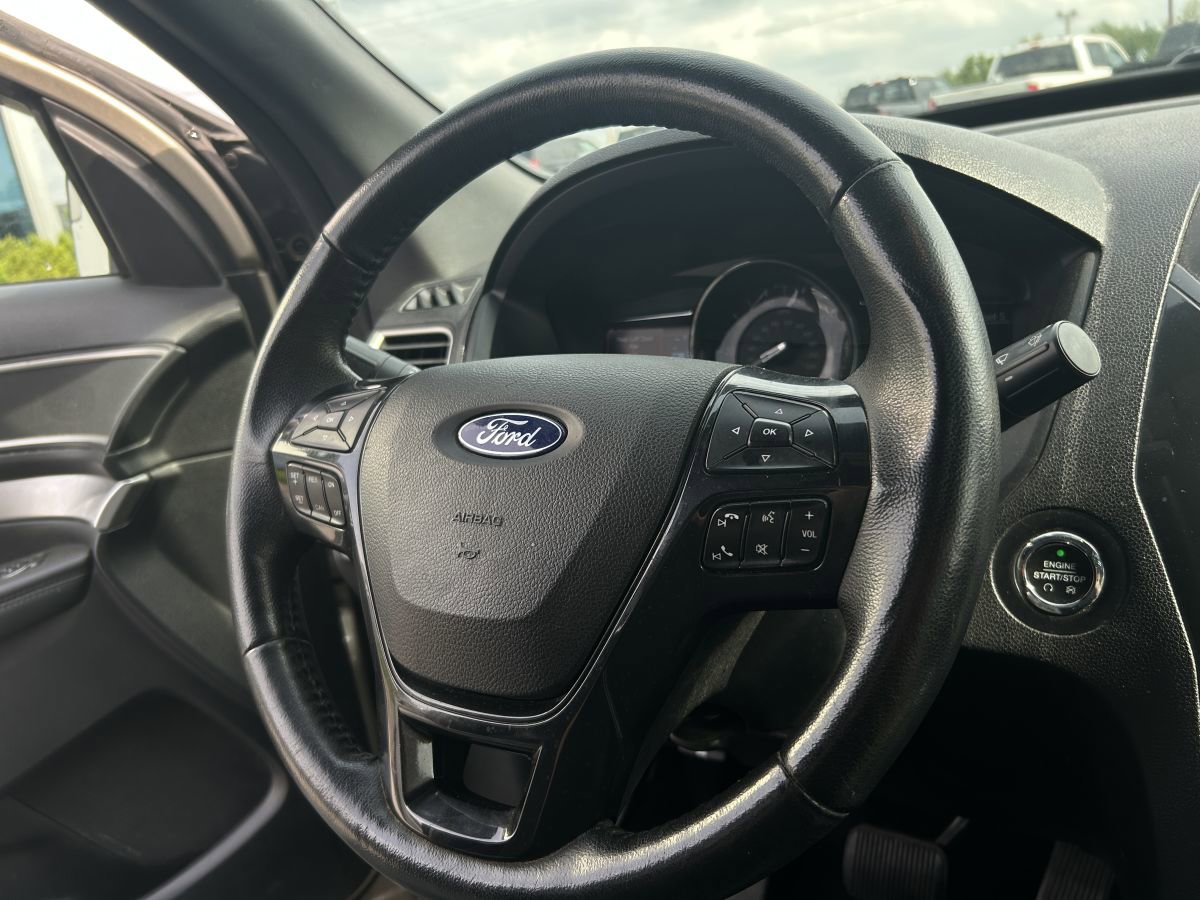 Used 2017 Ford Explorer XLT w/ Equipment Group 202A FWD image 8