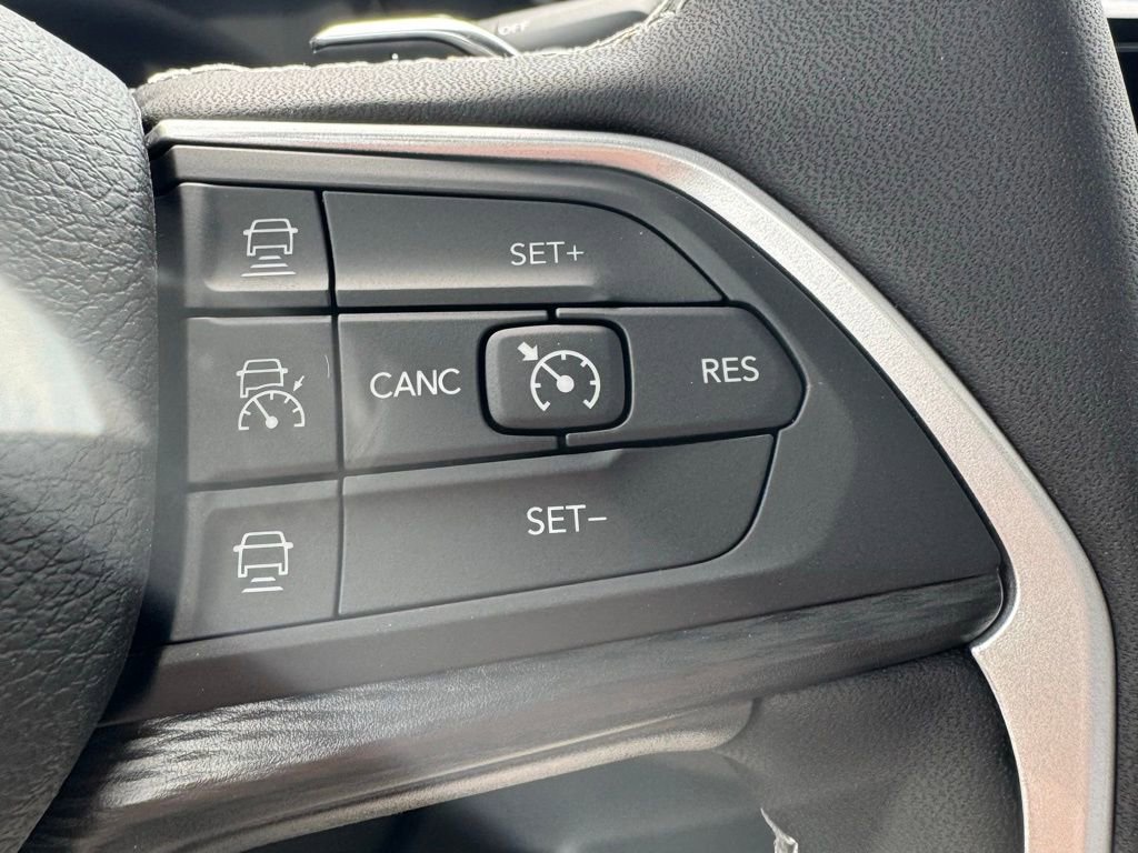 New 2025 Jeep Grand Cherokee Altitude image 17